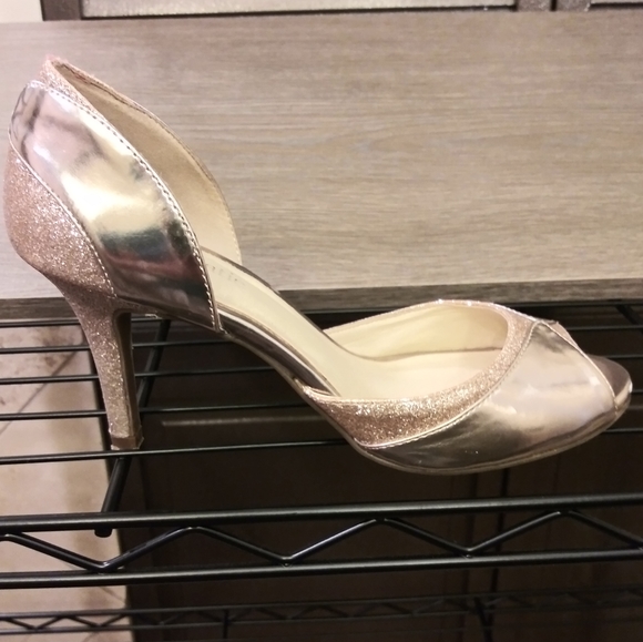 Kelly & Katie Shoes - ❗SOLD❗Kelly & Katie | Gold Peep Toe 3" Glitter Heels